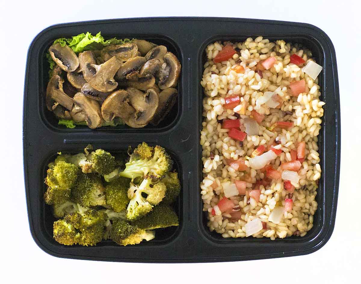 healthy meal prep ideas for weight loss - brown rice broccoli and mushrooms