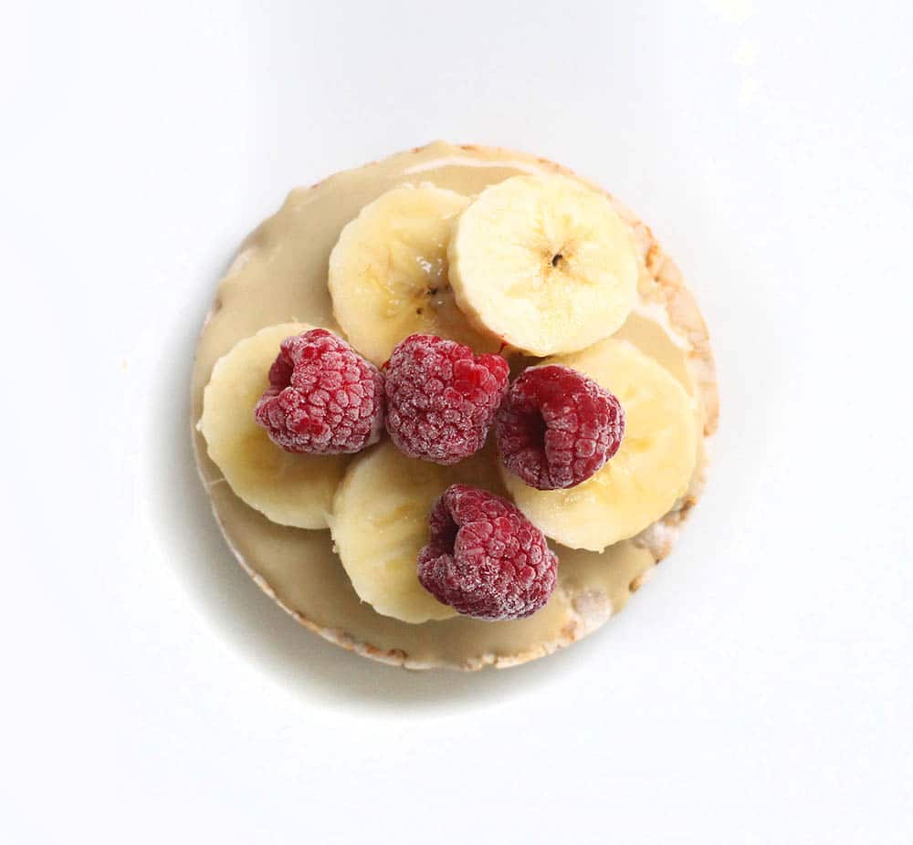 rice cake raspberries banana tahini